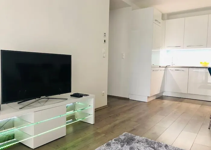 Admiral Lakeside Luxury Lejlighed *