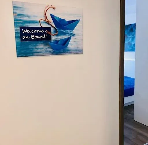 Admiral Lakeside Luxury דירה