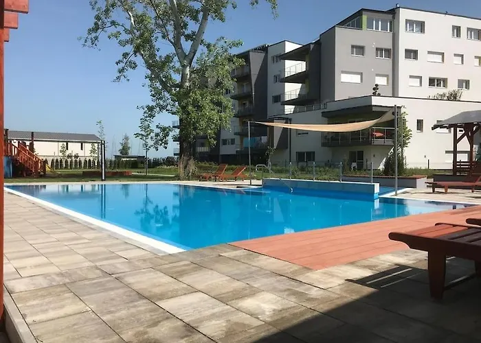 Admiral Lakeside Luxury דירה *